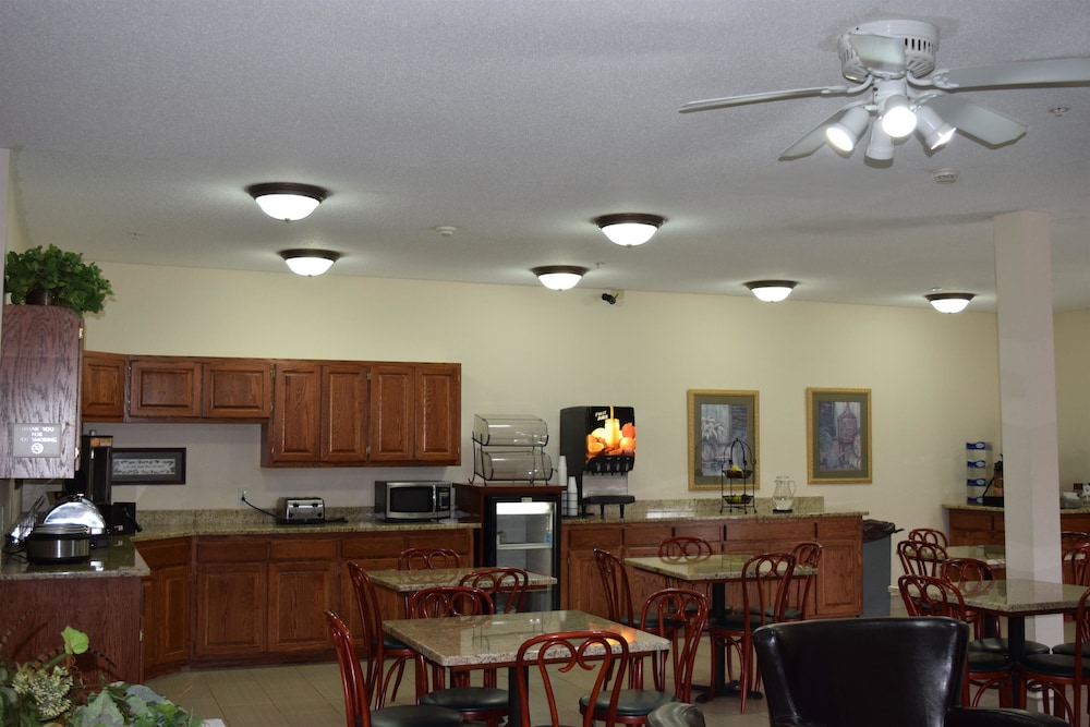 mainstay suites madison airport