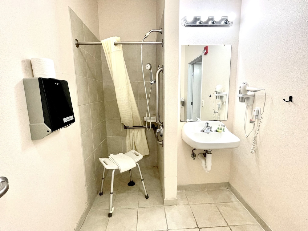 mainstay suites madison airport