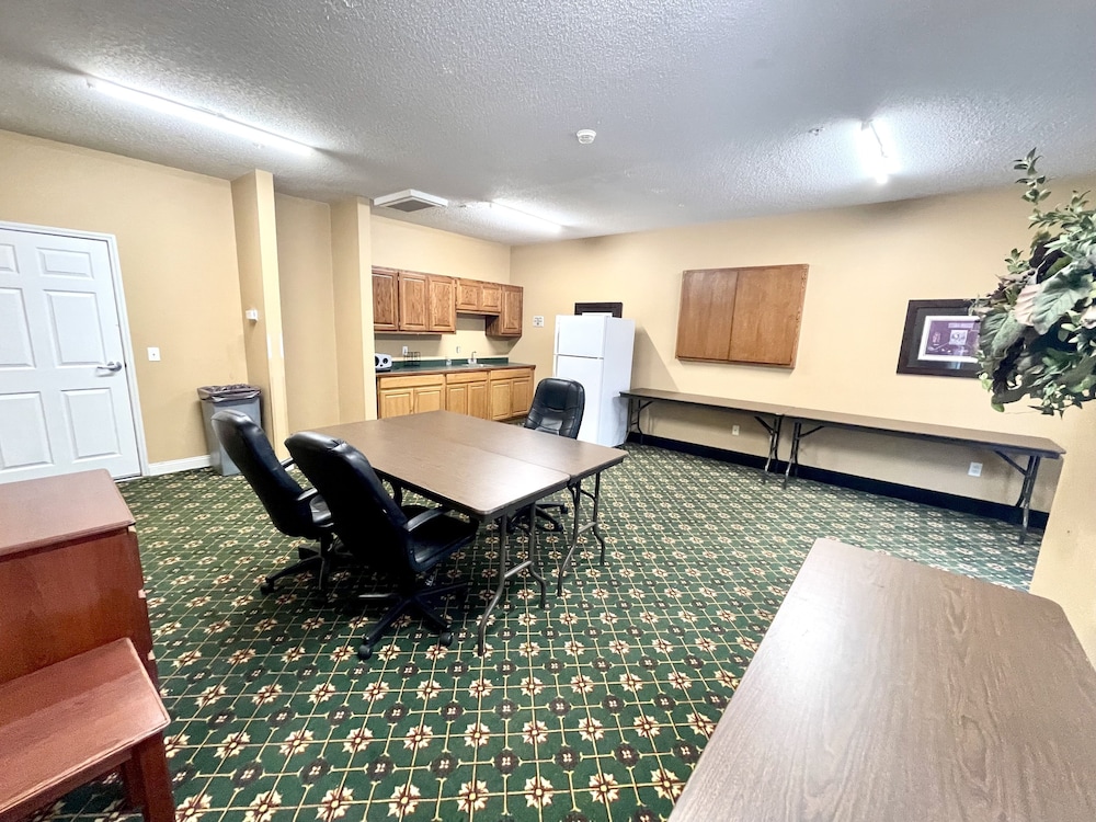mainstay suites madison airport