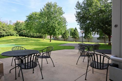 mainstay suites madison airport