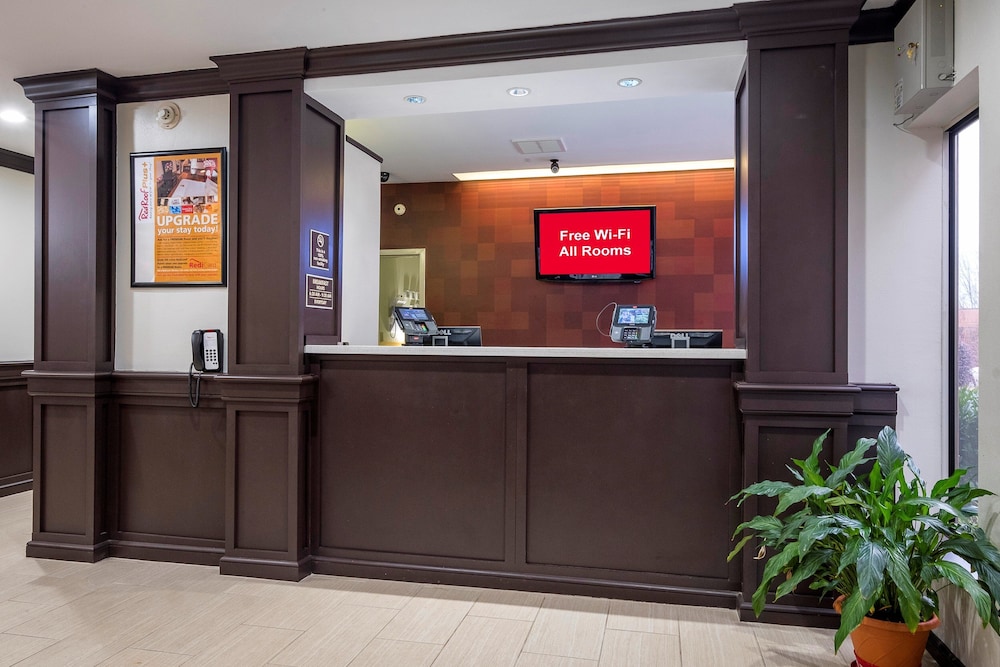 red roof inn plus and suites knoxville west cedar bluff