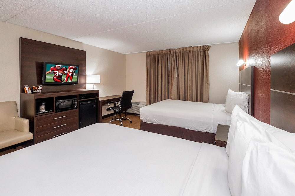 red roof inn plus and suites knoxville west cedar bluff