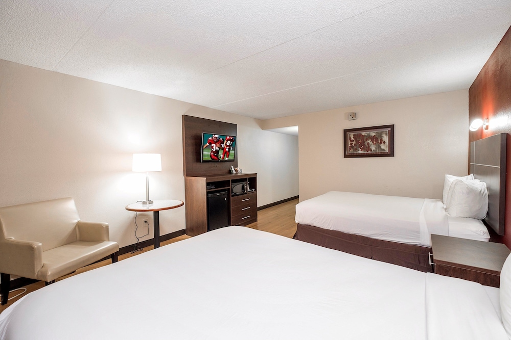 red roof inn plus and suites knoxville west cedar bluff