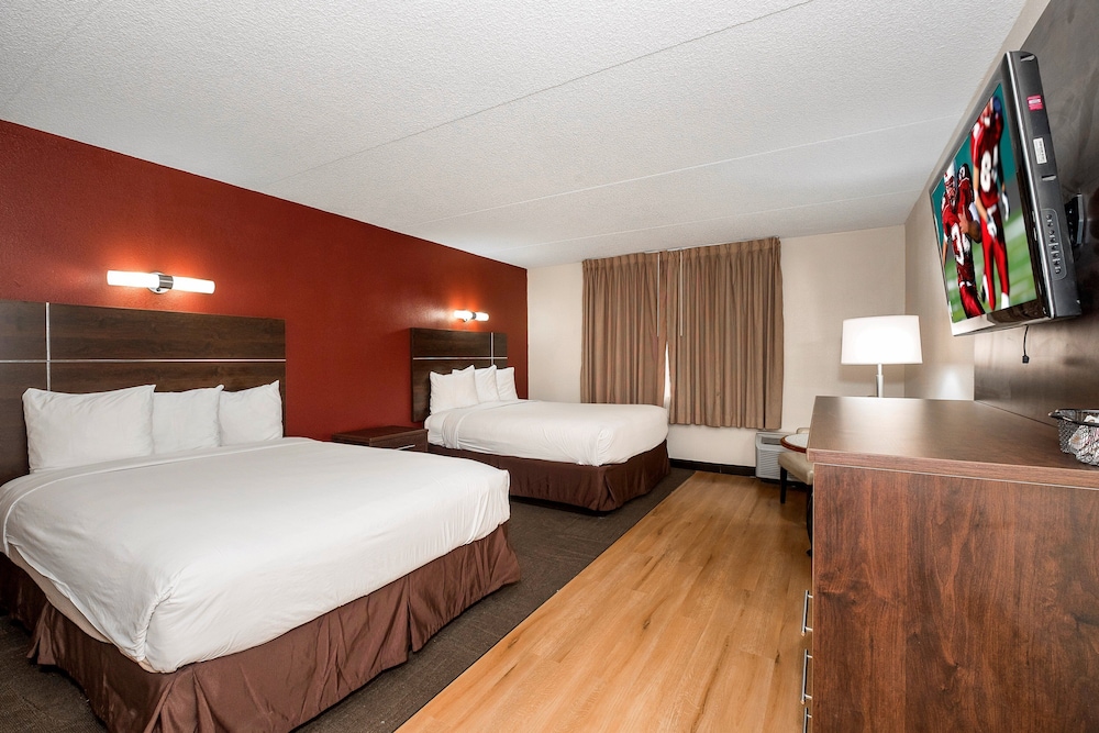 red roof inn plus and suites knoxville west cedar bluff