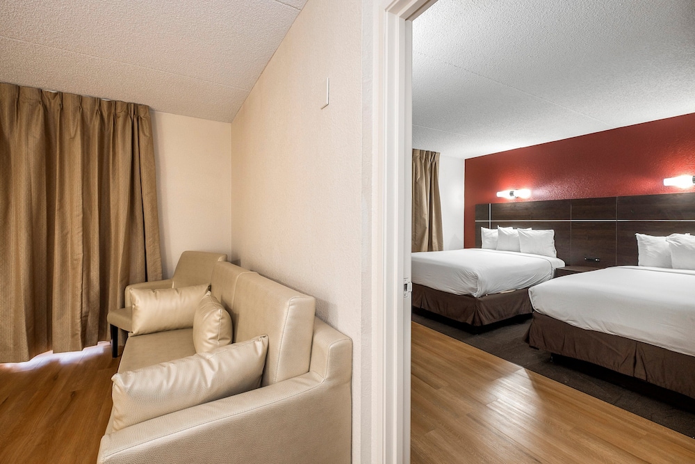 red roof inn plus and suites knoxville west cedar bluff