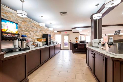 red roof inn plus and suites knoxville west cedar bluff