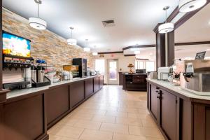 red roof inn plus and suites knoxville west cedar bluff