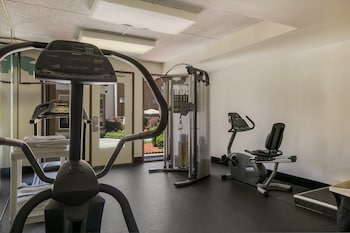 red roof inn plus and suites knoxville west cedar bluff