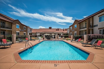 red roof inn plus and suites knoxville west cedar bluff