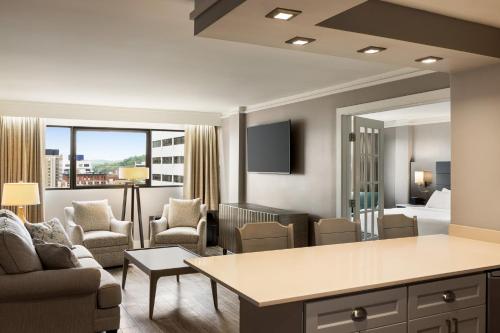 crowne plaza knoxville downtown university by ihg