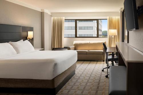 crowne plaza knoxville downtown university by ihg