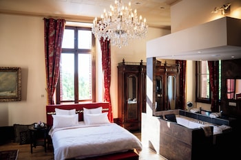 Camping Chateau La Grange Fort,D34, 63500 Les Pradeaux, France,3 star