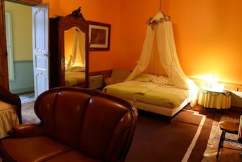 Camping Chateau La Grange Fort,D34, 63500 Les Pradeaux, France,3 star