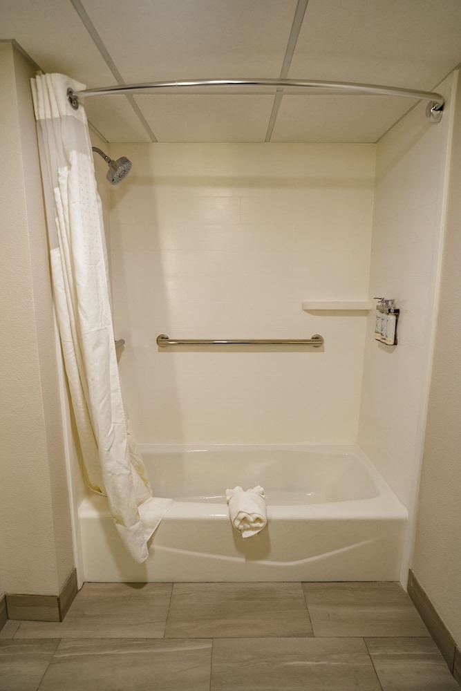holiday inn express and suites knoxville north i 75 exit 112 by ihg