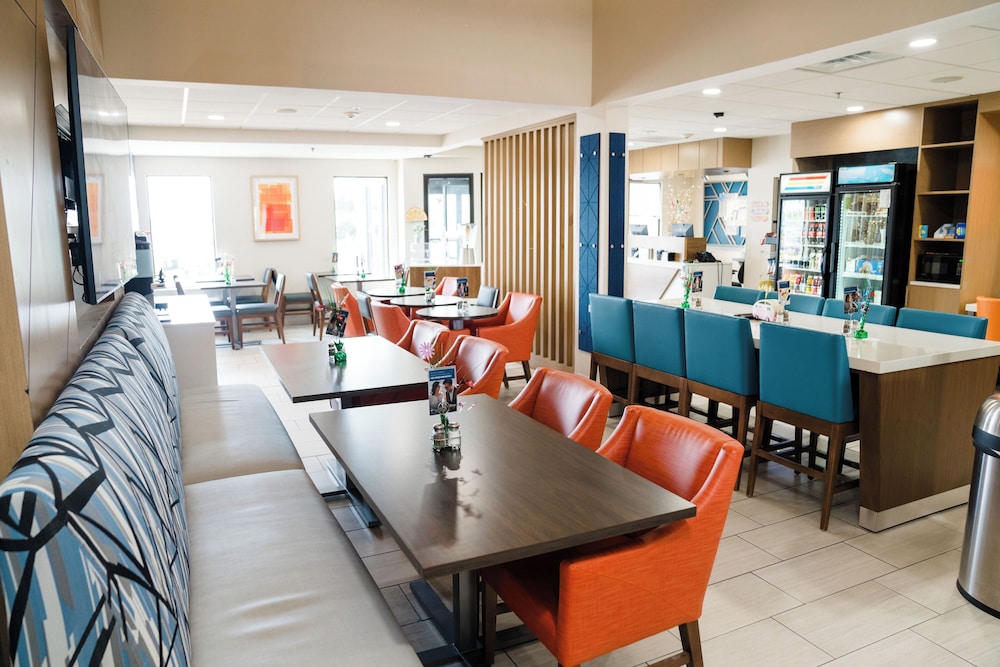 holiday inn express and suites knoxville north i 75 exit 112 by ihg