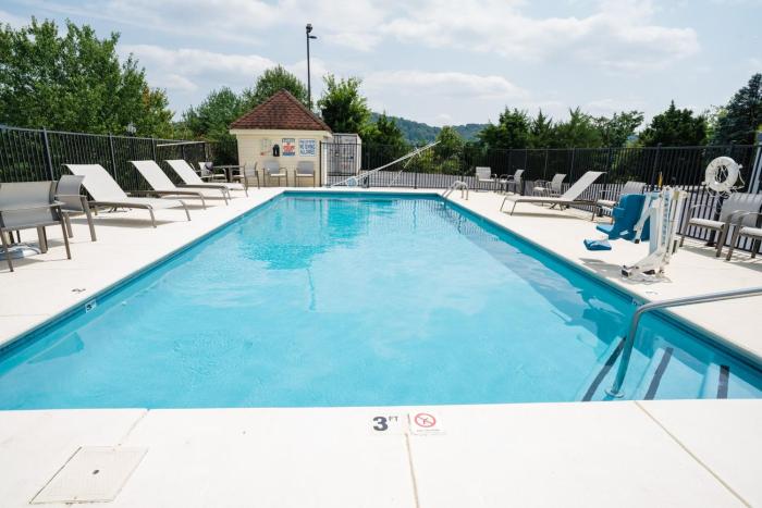 holiday inn express and suites knoxville north i 75 exit 112 by ihg
