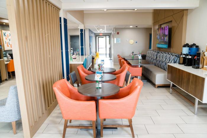 holiday inn express and suites knoxville north i 75 exit 112 by ihg