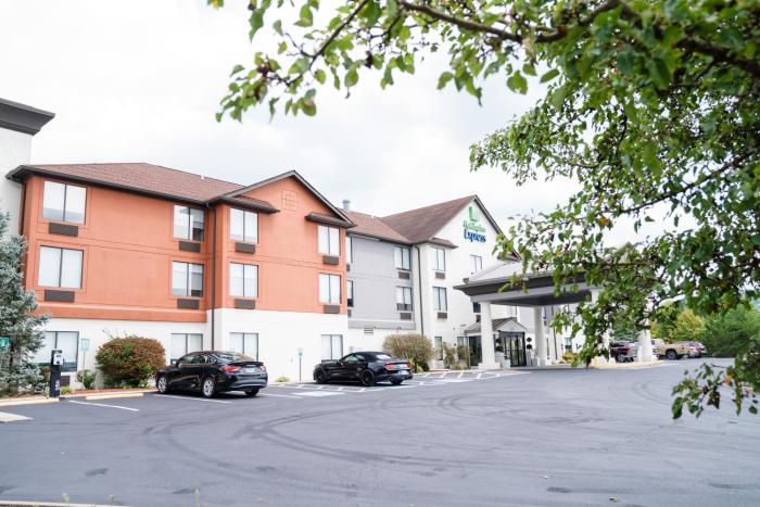 holiday inn express and suites knoxville north i 75 exit 112 by ihg