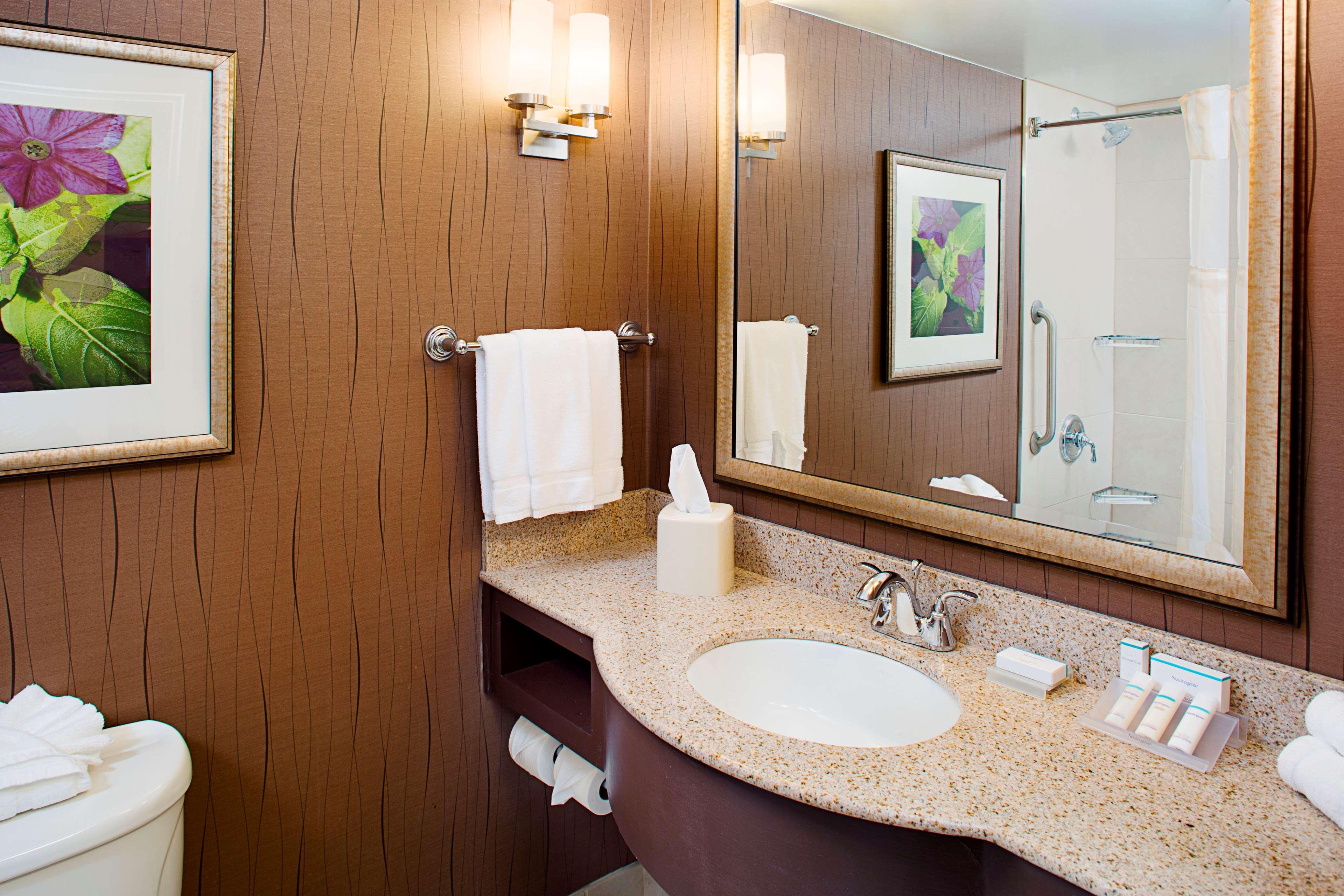 hilton garden inn hartford north bradley intl airport