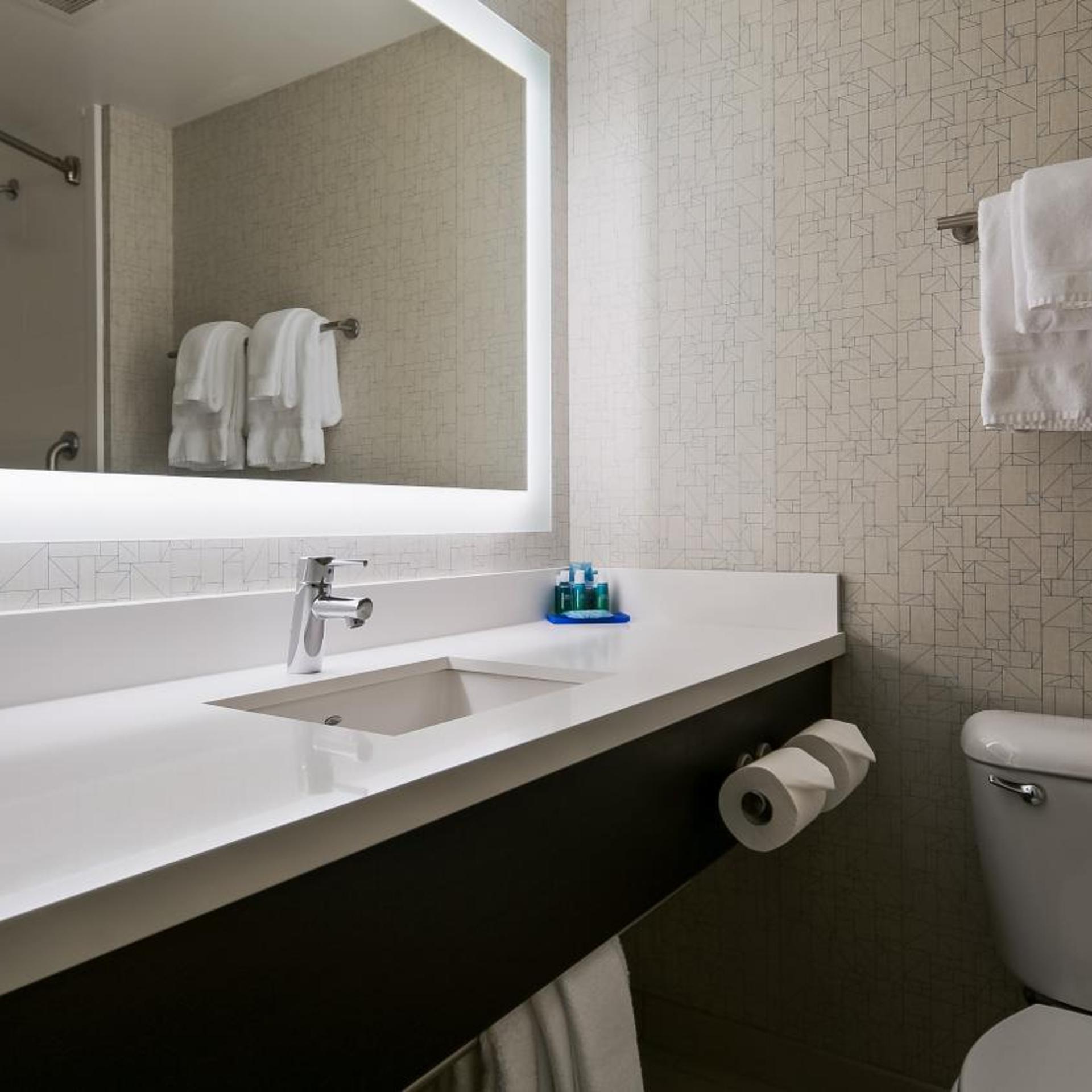 holiday inn express and suites everett by ihg