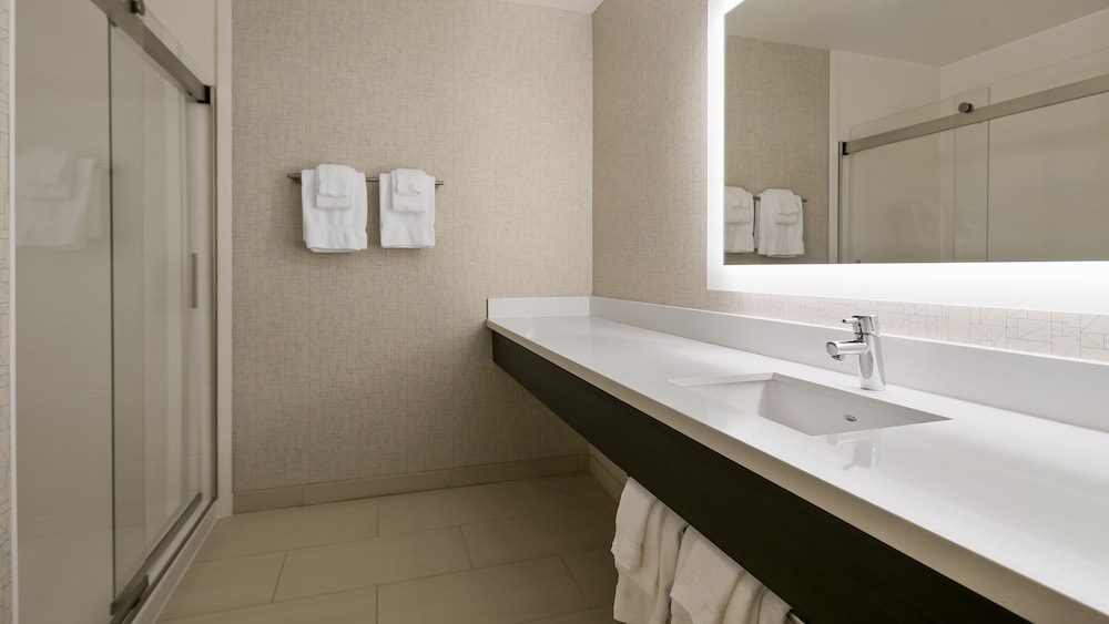holiday inn express and suites everett by ihg