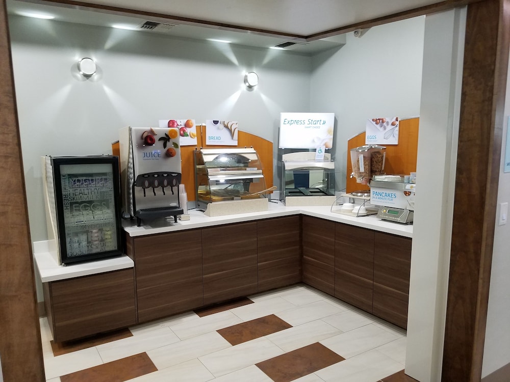 holiday inn express and suites everett by ihg