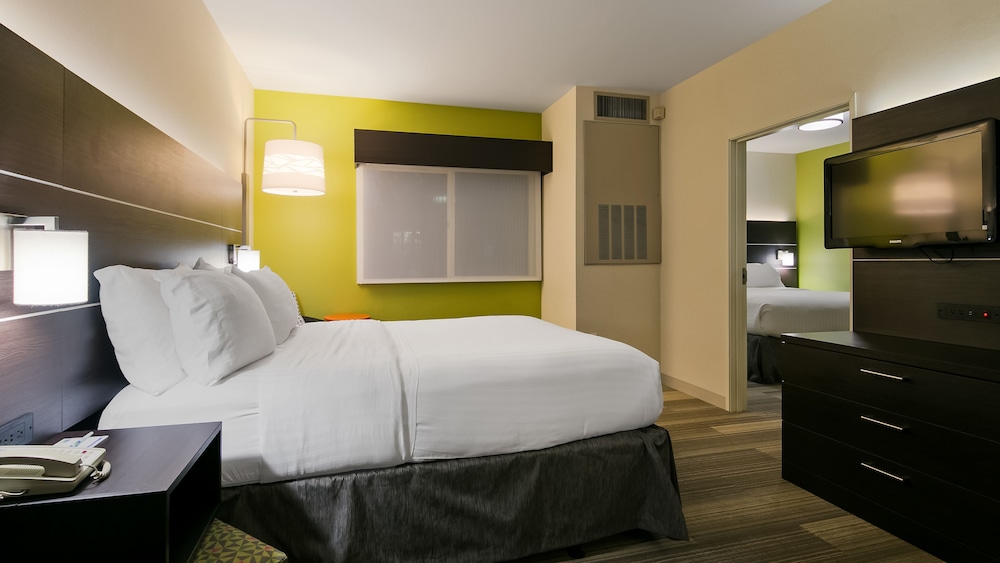 holiday inn express and suites everett by ihg