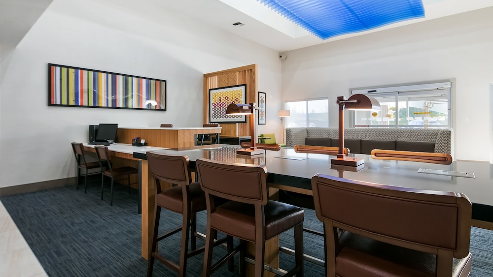 holiday inn express and suites everett by ihg