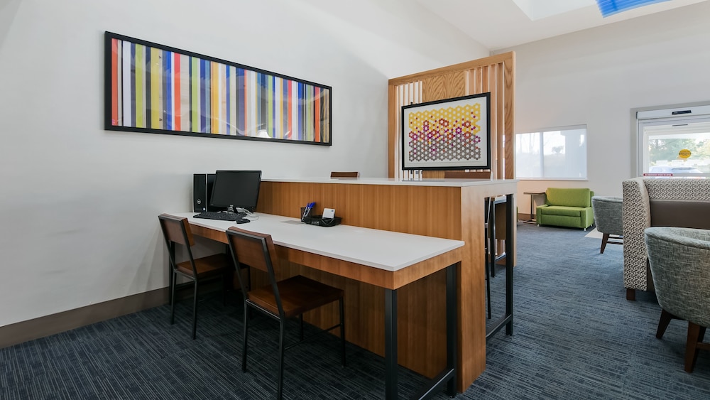 holiday inn express and suites everett by ihg