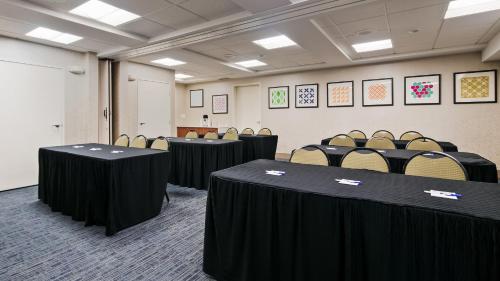 holiday inn express and suites everett by ihg