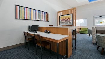 holiday inn express and suites everett by ihg