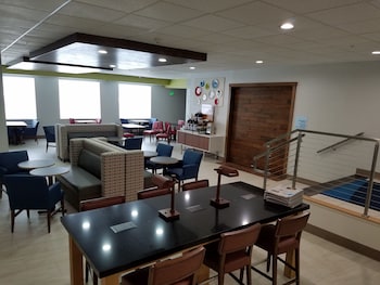 holiday inn express and suites everett by ihg
