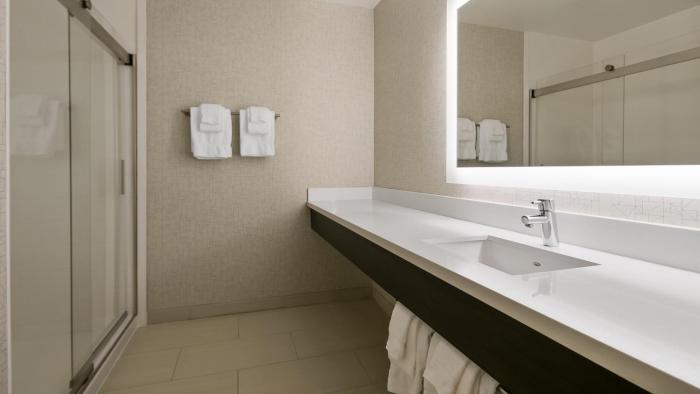 holiday inn express and suites everett by ihg