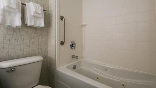 holiday inn express and suites everett by ihg