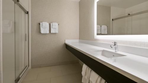 holiday inn express and suites everett by ihg
