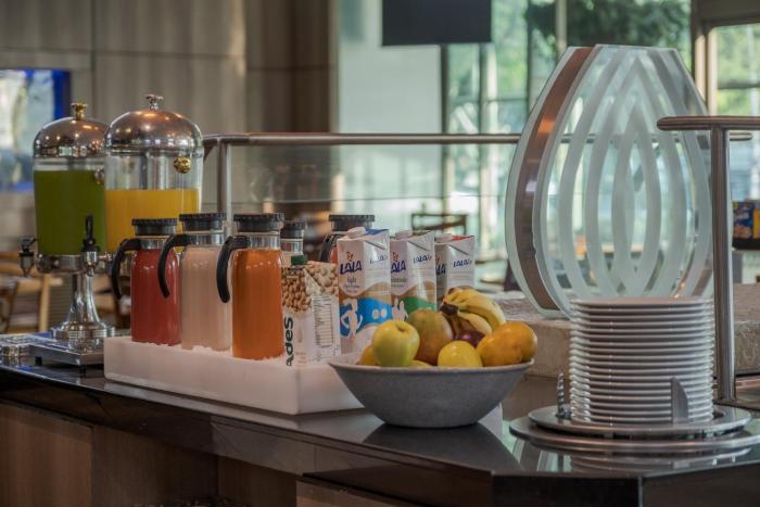 holiday inn select guadalajara by ihg