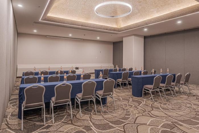 holiday inn select guadalajara by ihg