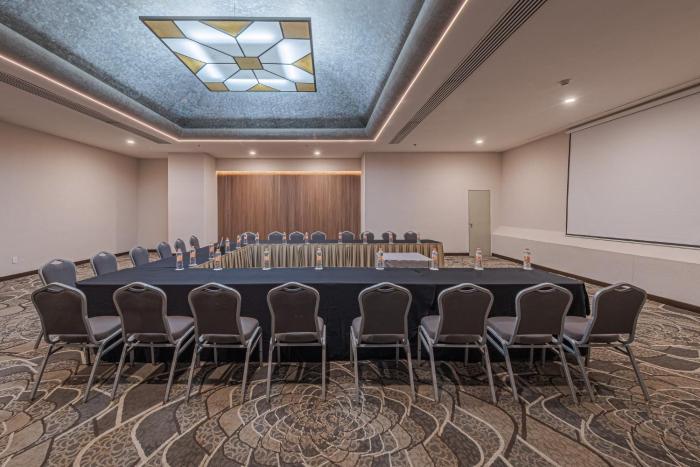 holiday inn select guadalajara by ihg
