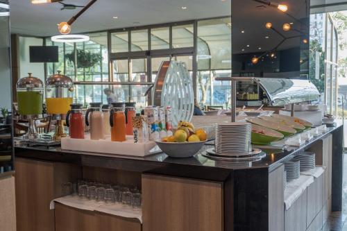 holiday inn select guadalajara by ihg