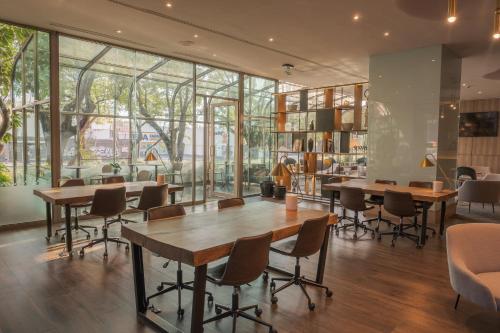 holiday inn select guadalajara by ihg