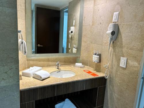 holiday inn select guadalajara by ihg
