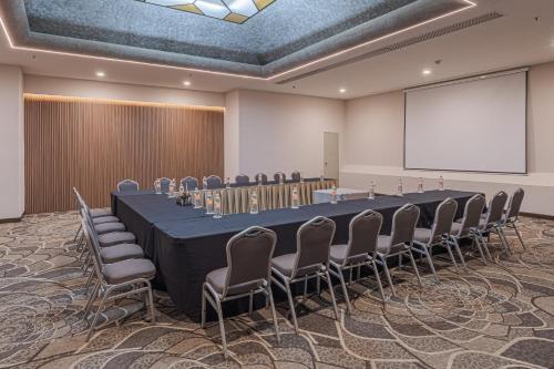 holiday inn select guadalajara by ihg