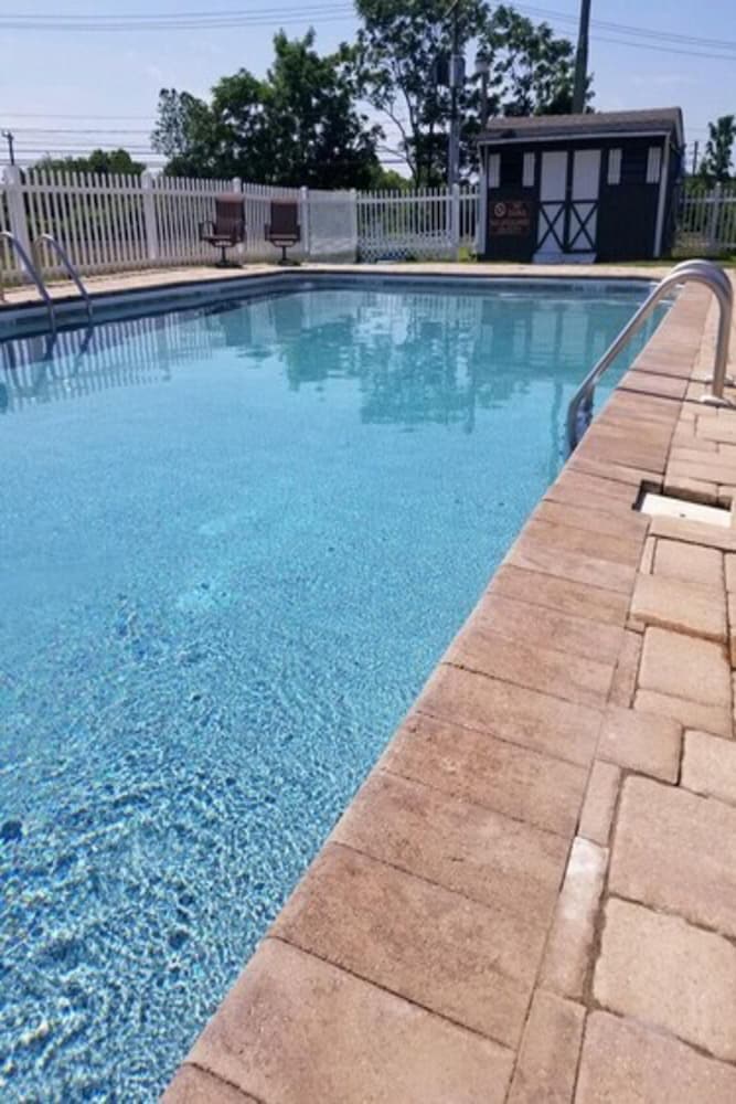 Days Inn & Suites By Wyndham Lancaster Amish Country,Lancaster>>East Hempfield Township,3 star