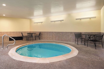 Days Inn By Wyndham Carbondale,Glenwood Springs>>Carbondale,2 star