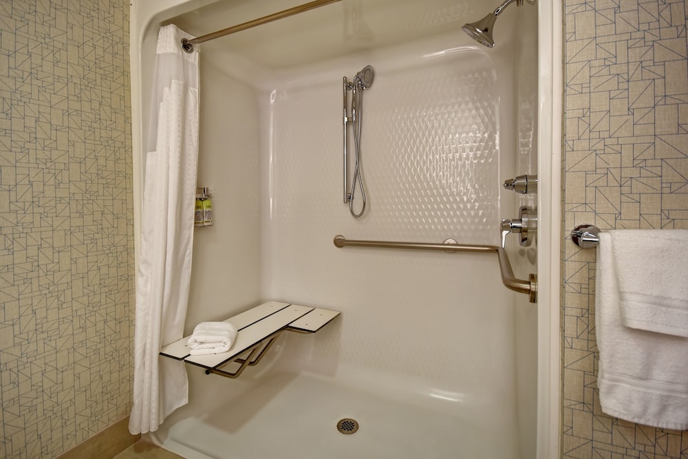 holiday inn express newport north middletown by ihg