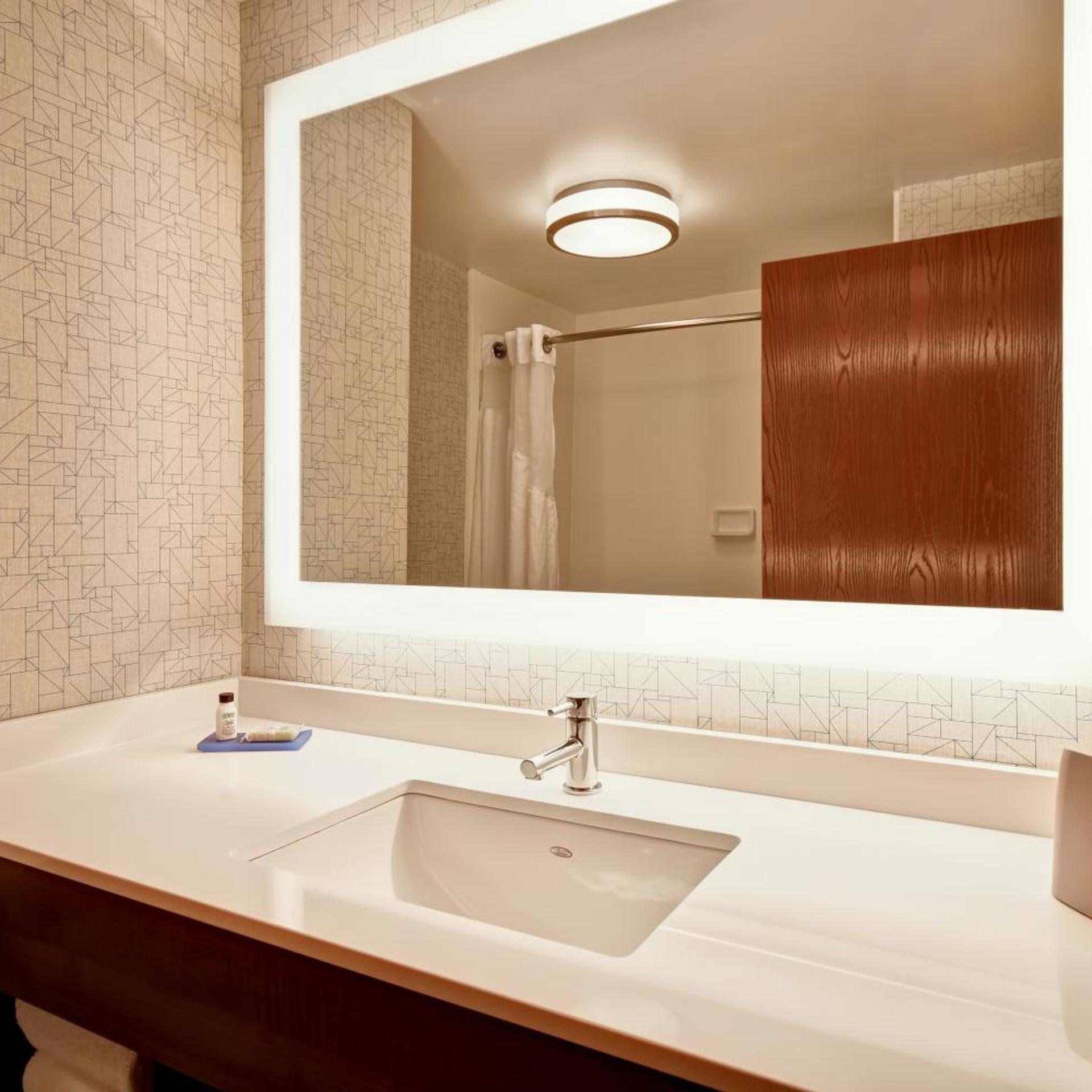 holiday inn express newport north middletown by ihg