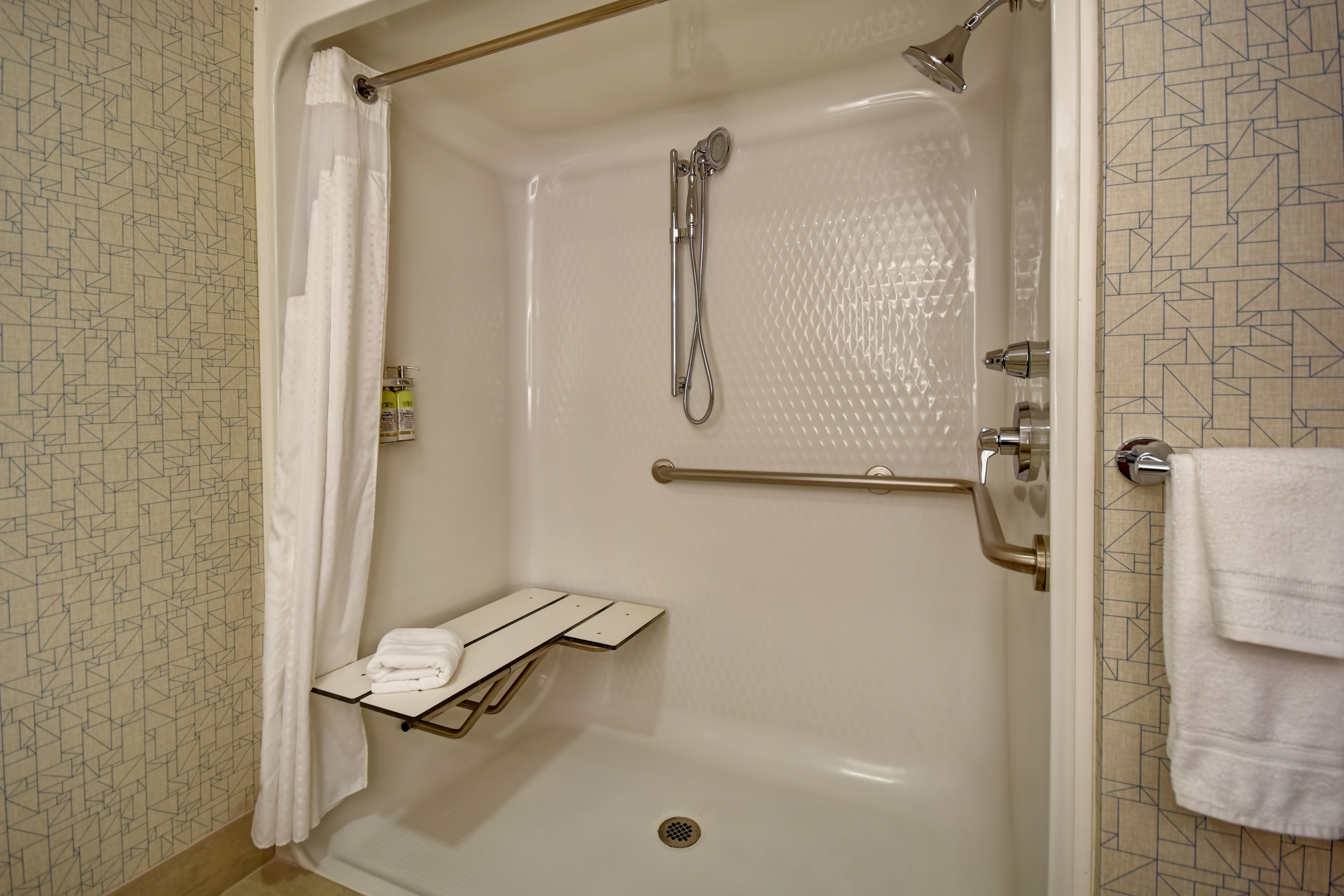 holiday inn express newport north middletown by ihg