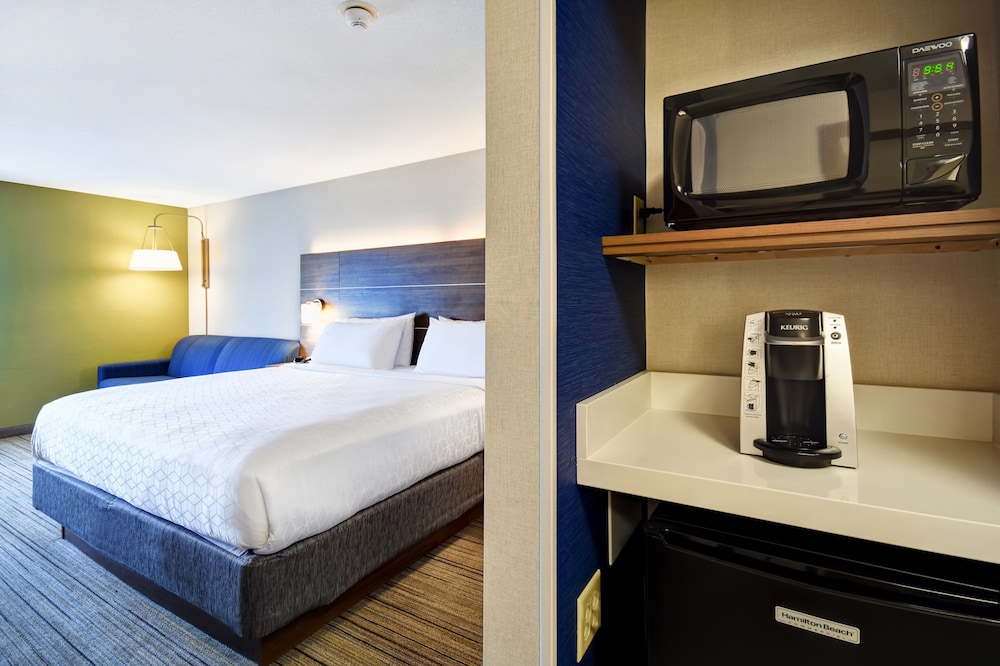 holiday inn express newport north middletown by ihg