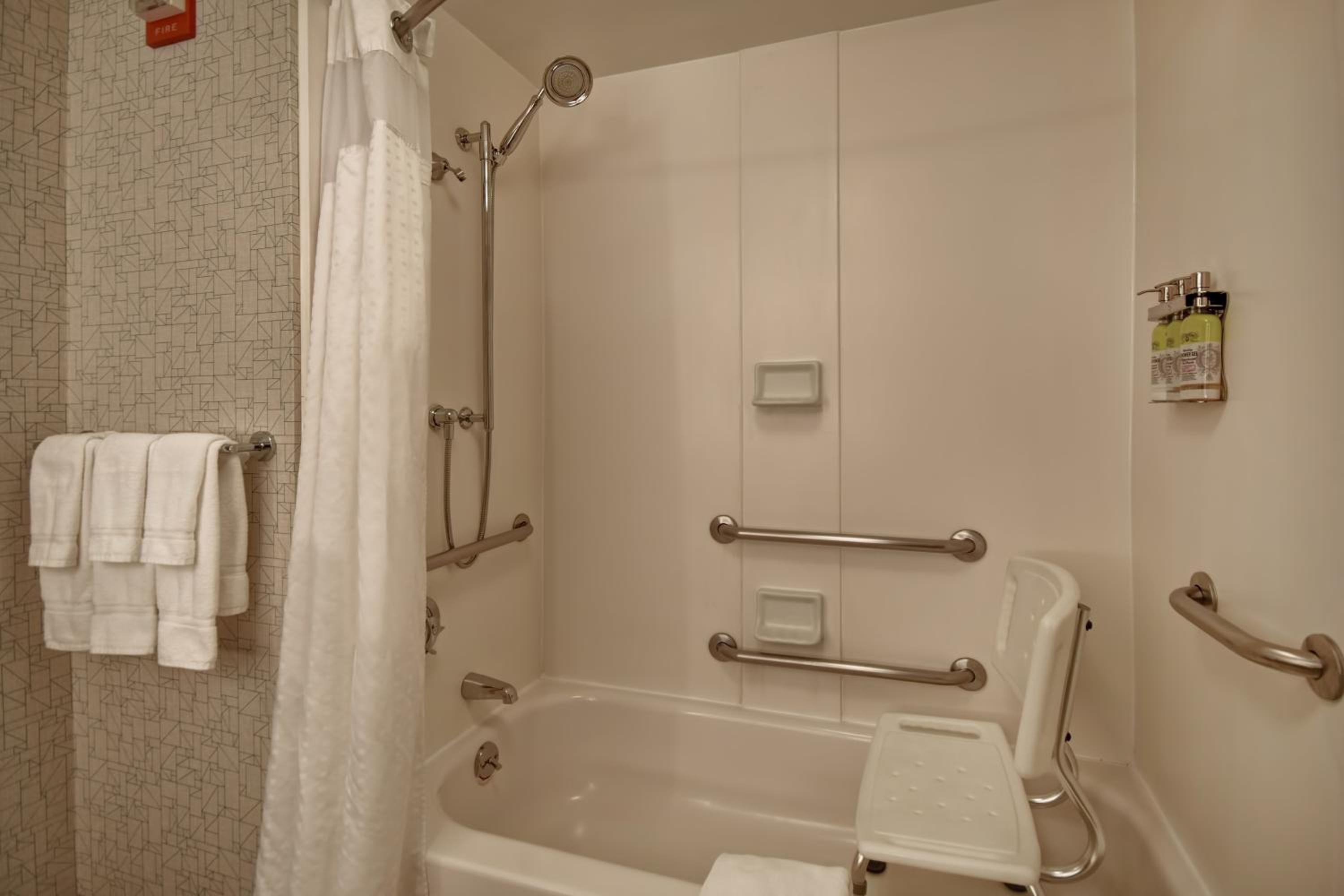 holiday inn express newport north middletown by ihg