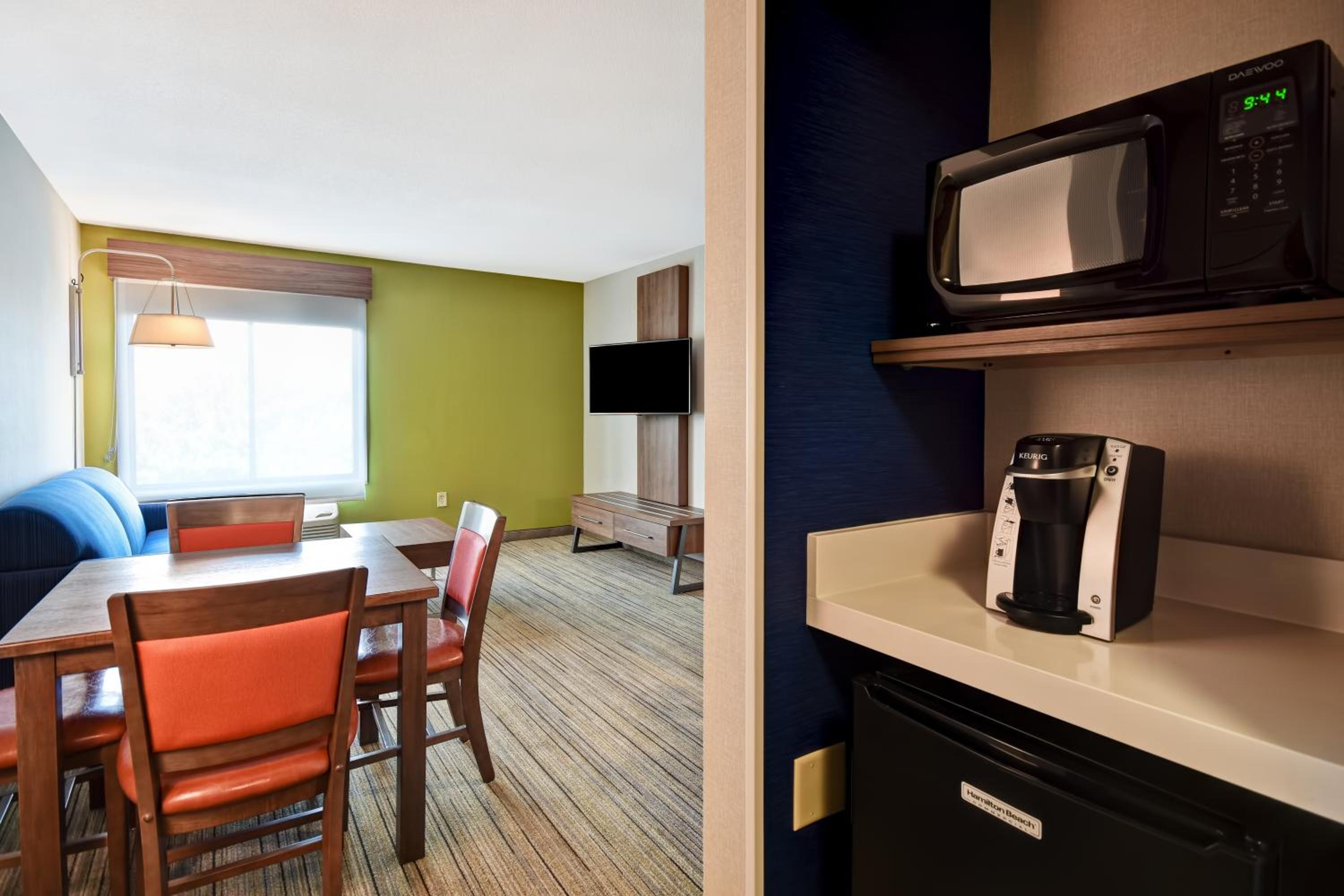 holiday inn express newport north middletown by ihg